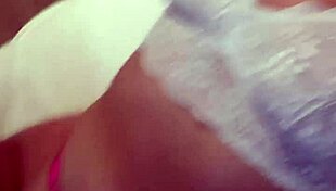 Wow, juicy wet pussy gets sucked by novinho, cum surprise in mouth!