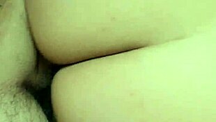 friend with big ass, borrow the bathroom?