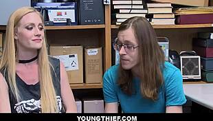 पतली चोरनी को गार्ड ने चोदा - एम्मा स्टारलेटो