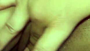 friend with big ass, borrow the bathroom?