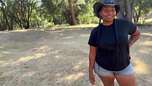 i got this sexy cowgirl visitin me about a horse, but she sucked my monster cock instead 😅