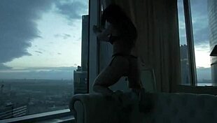 गर्म रंडी बड़ी गांड और भारी चूचियों से टाइट लंड पर सवार होती है एमेच्योर कपल चोदाई में!