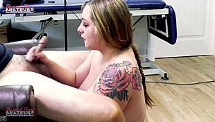 बड़े चुचों वाली ब्लोंड ग्वेन लंड चूसकर डॉगी में गीली चूत चुदवाती