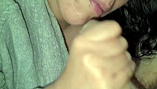 चीटिंग यंग 18+ वाइफ हॉर्नी होकर बड़े टिट्स दूध निकालती है। वह दूध को ल्यूब के रूप में बांगिंग के लिए इस्तेमाल करती है!