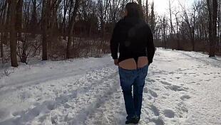 व्हेलटेल फेटिश - आर्कटिक मिल्फ अपनी मोटी गांड दिखाती है