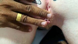 एक्जीबिशन शो में गांड में बोतलें ठोकना एनल शो गैराफा गांड