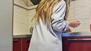 gostosa cleans stove, masturbates her big ass and natural tits intensely.