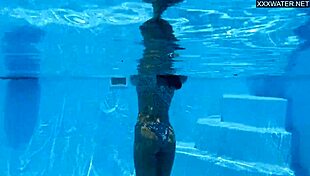 Angelica Heart Shows Big Tits In Public Bathing