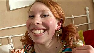 रेडहेड टीन 18+ हील्स में डीपथ्रोट टीज करके चुदती