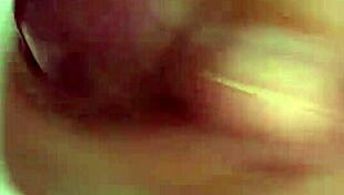 I love watchin this solo masturbatin close-up, it's so hot n intense