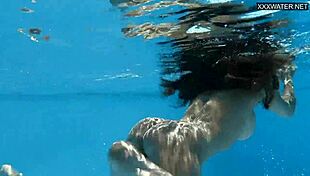 Angelica Heart Shows Big Tits In Public Bathing