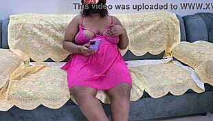 WEBCAM GIRL SHOWS OFF TITS AND BOOBS IN BOLD PLAY