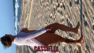 Ele me pegou na praia e arrebentou meu cu 😈