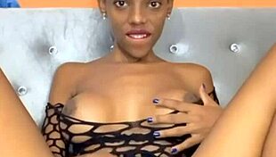 Rica morena de co�o cremoso y dulces tetas with fat tits ass ebony dildo homemade sexy black cute big ass