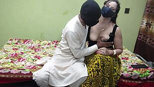 omg, this pakistani hot aunty called her guy over and took his dick in her ass, hindi audio 🔥