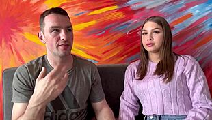 Colombian Brunette Bodybuilder Shows Intense Kissing Skills in Amateur Clip