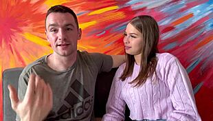 Colombian Brunette Bodybuilder Shows Intense Kissing Skills in Amateur Clip