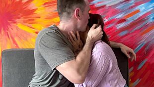 Colombian Brunette Bodybuilder Shows Intense Kissing Skills in Amateur Clip