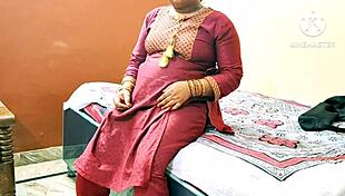 देसी भाभी जिम बॉयज़ को चोद रही, बड़ी चातियों के साथ 😏