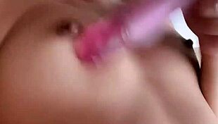 i test tight pussy with big dildo toy