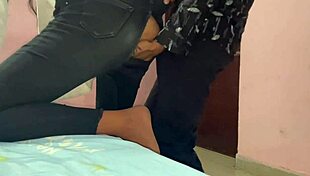 इंडियन स्टेपसिस्टर को घर पर अकेली स्टेपब्रदर रफ पाउंडिंग देता है