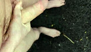 होली काउ! दोपहर में बाहर मुठ मारने की रिस्की हिम्मत किसकी?!