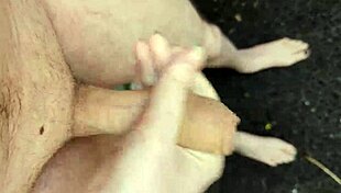 होली काउ! दोपहर में बाहर मुठ मारने की रिस्की हिम्मत किसकी?!