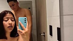 i cudnt resist follar mi latina cu�ada in the bath