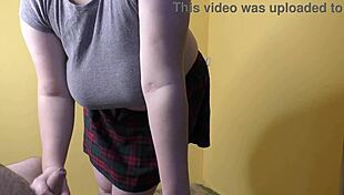 फेमडॉम BBW मिल्फ शर्मीले लड़के की ख्वाहिशें कंट्रोल करती