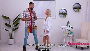 टिनी टैबूपी लड़की वाइल्ड सीन में 10+ इंच का सामना करती है