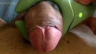 I masturbate and cum loudly with sex toy!