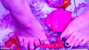 Nude Barefoot Fetish Girl Masturbates Wet Pussy to Squirting