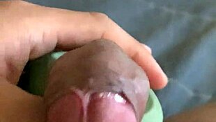I masturbate and cum loudly with sex toy!