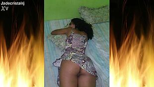 Jade teases husband with juicy Latina body moves