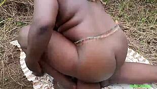 Sweet Outdoor Bush Pussy Dripping Wet for Webcam