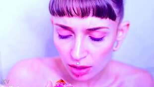 Nude Barefoot Fetish Girl Masturbates Wet Pussy to Squirting