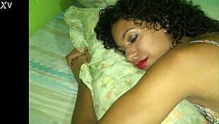 Jade teases husband with juicy Latina body moves