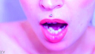 Nude Barefoot Fetish Girl Masturbates Wet Pussy to Squirting