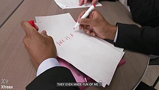 Dalila Dark को टॉयलेट हायर किया