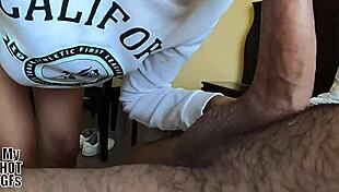 prostituta tetona pide preservativo pero se lo quito y la dejo goteando de leche 😏