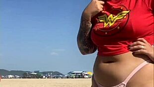 Fiz uma tatuagem na praia e o cara ficou excitado, mostrou foto do pau e pediu pra eu mostrar a buceta