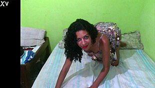 Jade teases husband with juicy Latina body moves