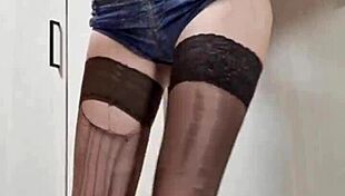 Mistress Elza Worships Ass With Balloons