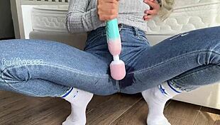 Stepmom Cum Squirt In Tight Wet Leggings