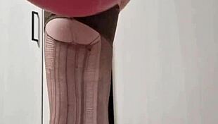 Mistress Elza Worships Ass With Balloons