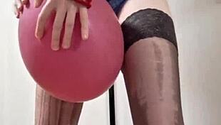 Mistress Elza Worships Ass With Balloons