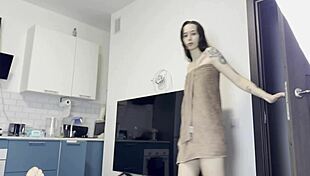 omg, my roommate goes wild and jumps on my cock first thing in the morning! 🥵