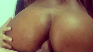 look at this rica colombiana sitting on the dick with her huge ass