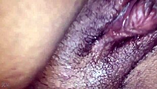 Yeh American couple huge Caribbean cock ke saath tight action mein wild ho jate hain. Cheezein tez garam ho jati hain!