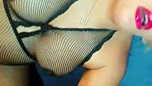 She shows off her nice pregnant pussy in casual chat